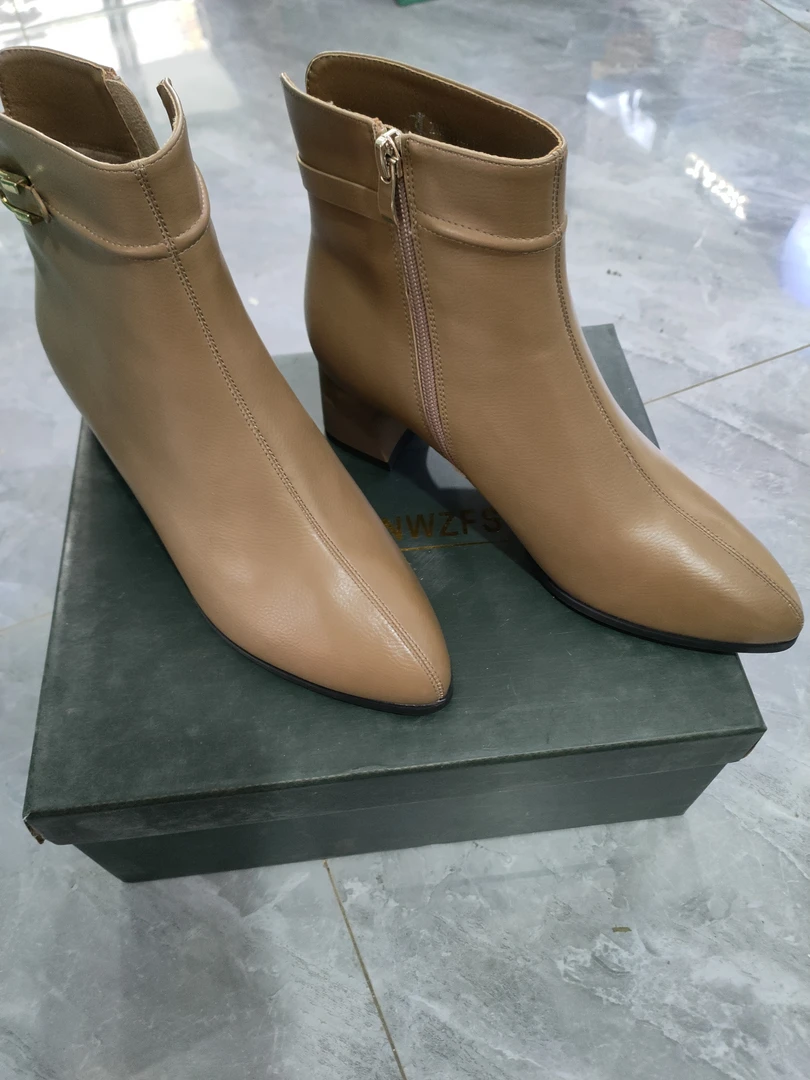 2024新款冬季时尚英伦风新款女鞋中跟粗跟尖头舒适百搭短靴2308