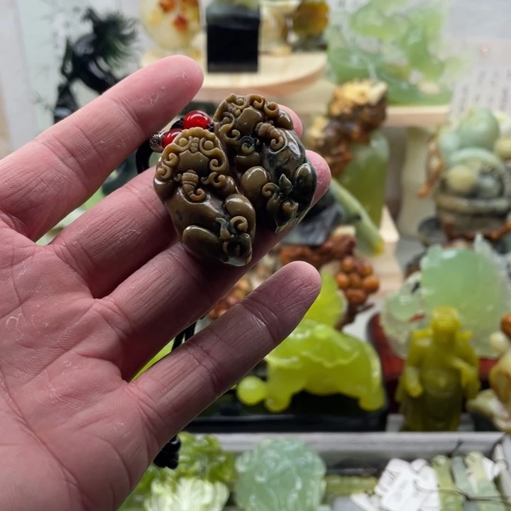 蛇纹石玉未镶嵌四大名玉挂件