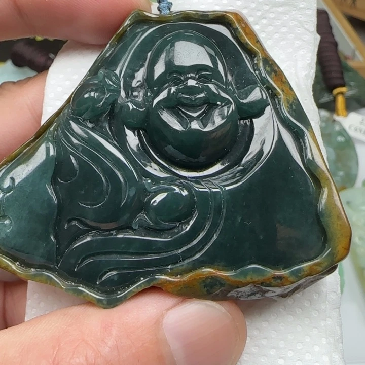 翡翠颈饰未镶嵌佛公