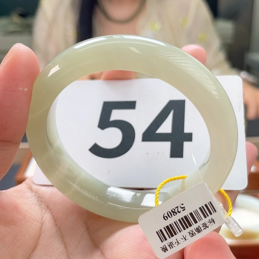 和田玉手镯未镶嵌微瑕