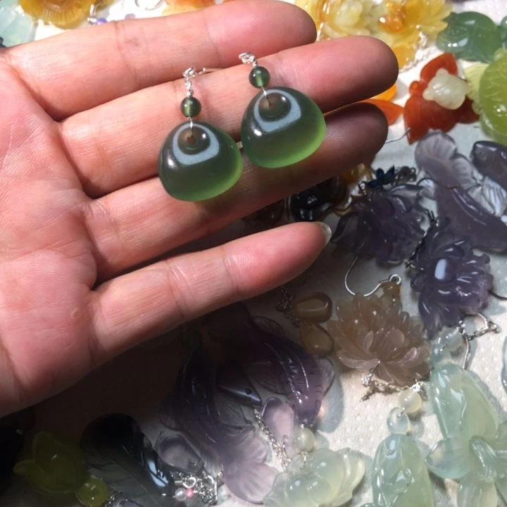 婕***n蛇纹石玉未镶嵌耳坠