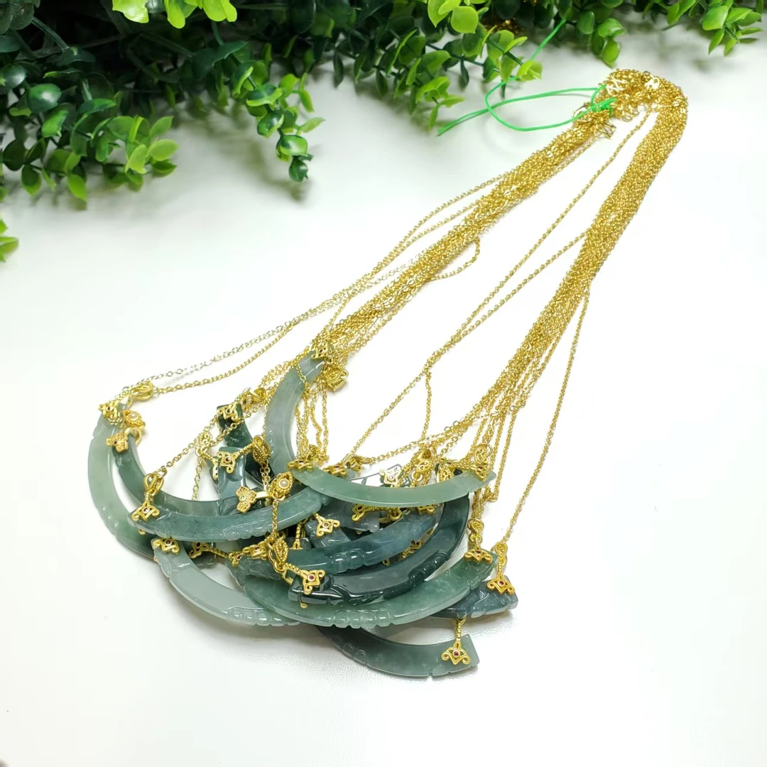 Q276【赵小姐】时尚百搭翡翠吊坠多样性发其一