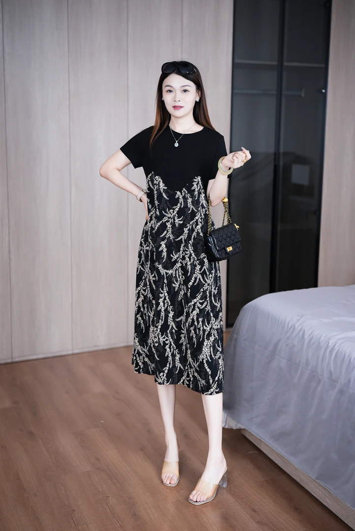 昀之兮夏季百搭气质高腰圆领遮肉宽松口袋款碎花连衣裙