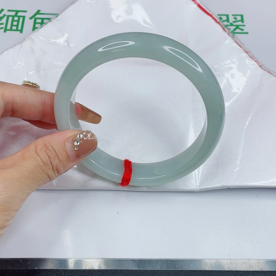 翡翠手镯未镶嵌四**奶