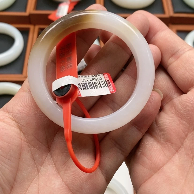 【闪购商品】未镶嵌手镯和田玉