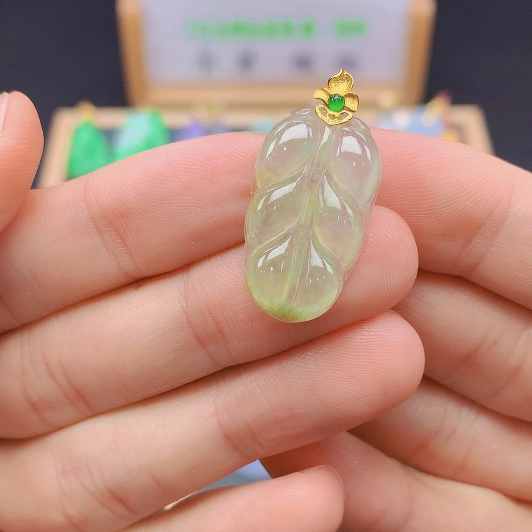 翡翠18K金镶嵌颈饰翡翠