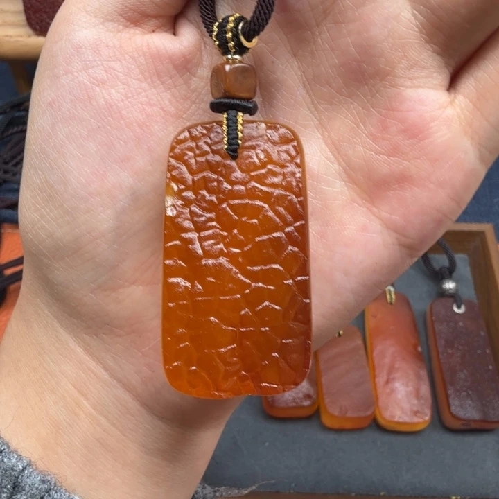 蜜蜡未镶嵌吊坠(赠链)