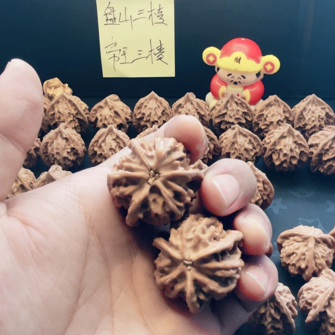t***x把件文玩核桃盘山三棱正奔3.5尺寸3.4高全品白茬