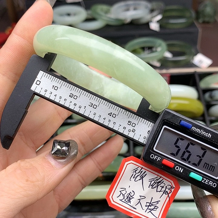 蛇纹石玉手镯未镶嵌590