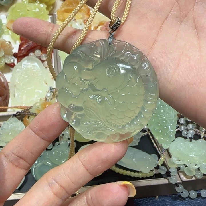 未镶嵌蛇纹石玉吊坠