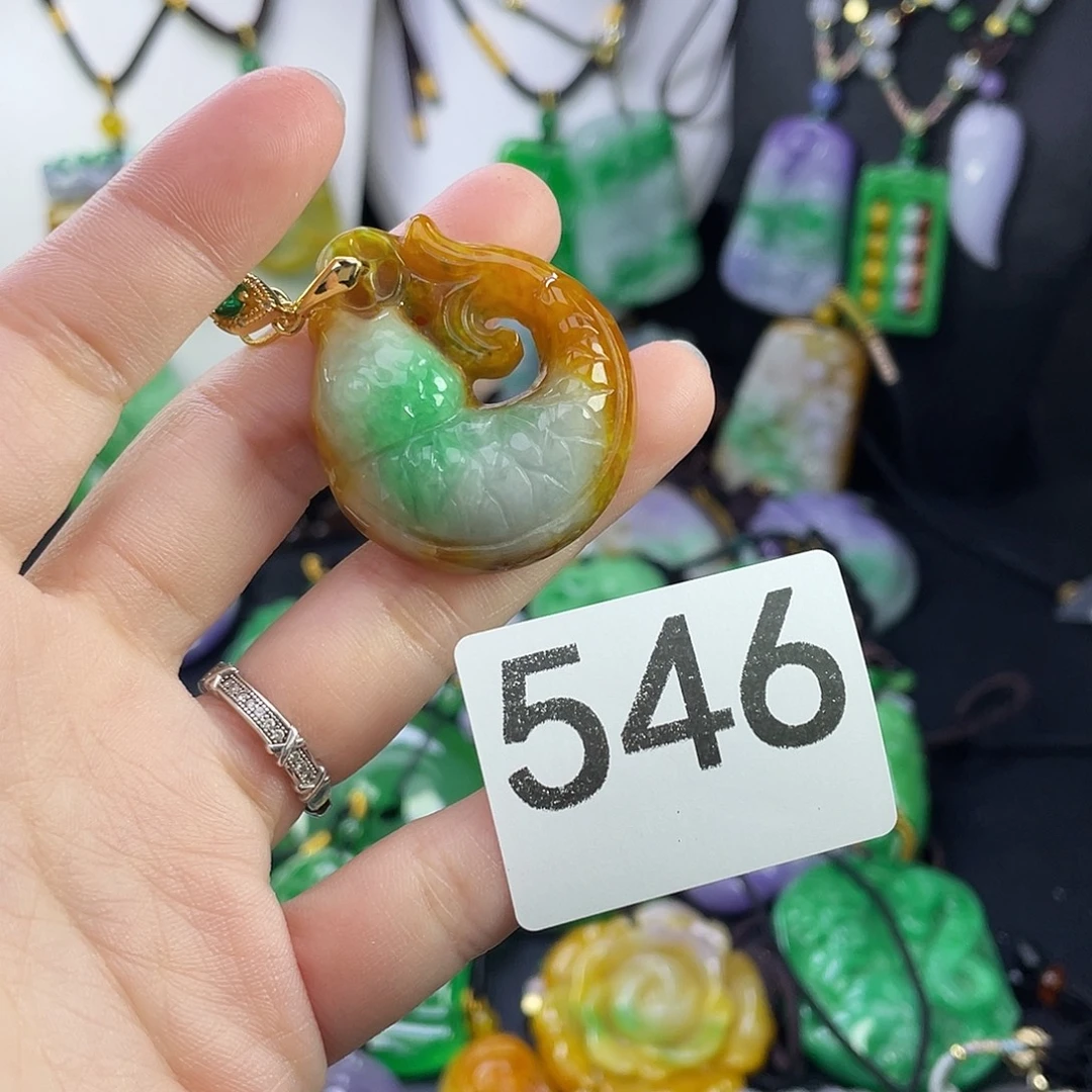 翡翠未镶嵌吊坠(赠链)