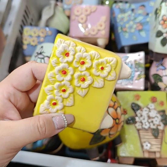 当场凑满15发货，不凑不发，花盆盆口不方不圆有针孔黑点矿点是正常