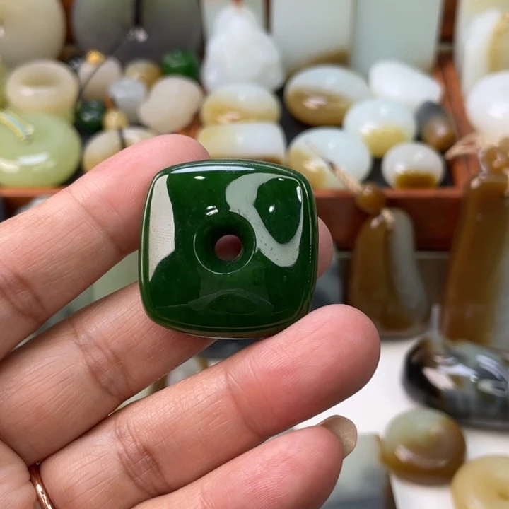 和田玉（碧玉）未镶嵌颈饰