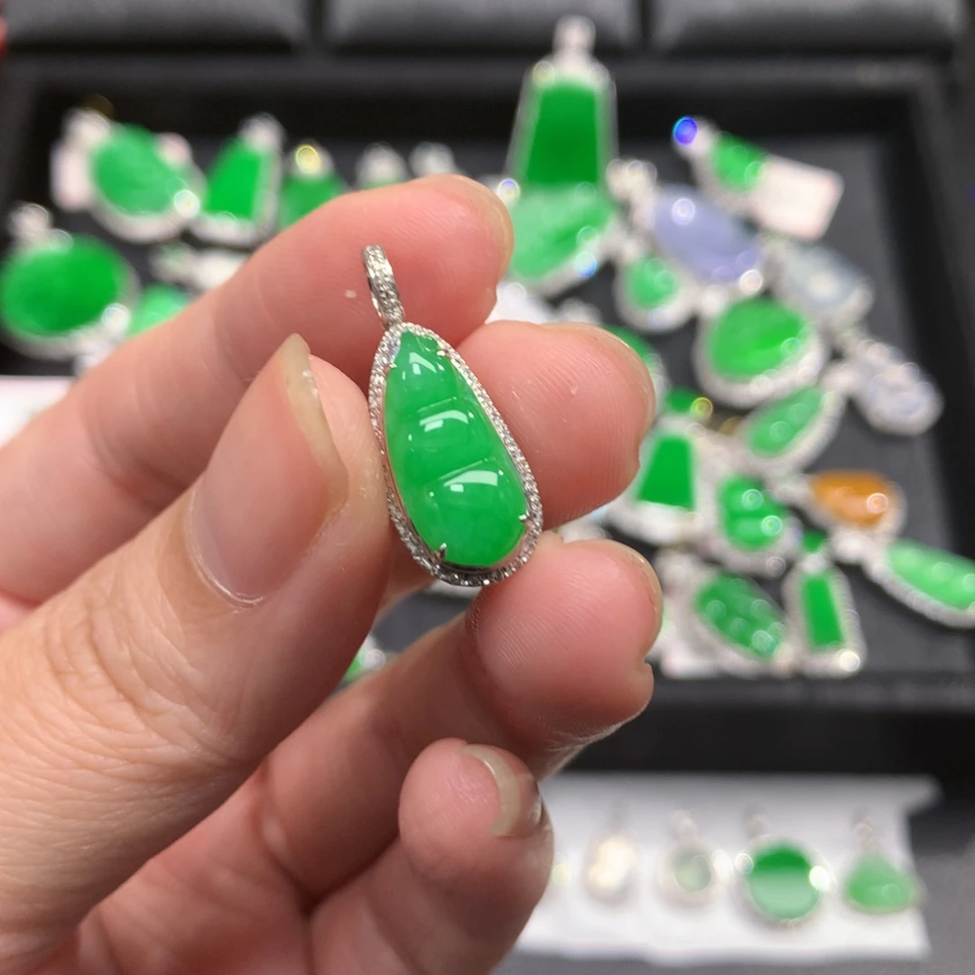 吊坠(不含链)18K金镶嵌翡翠