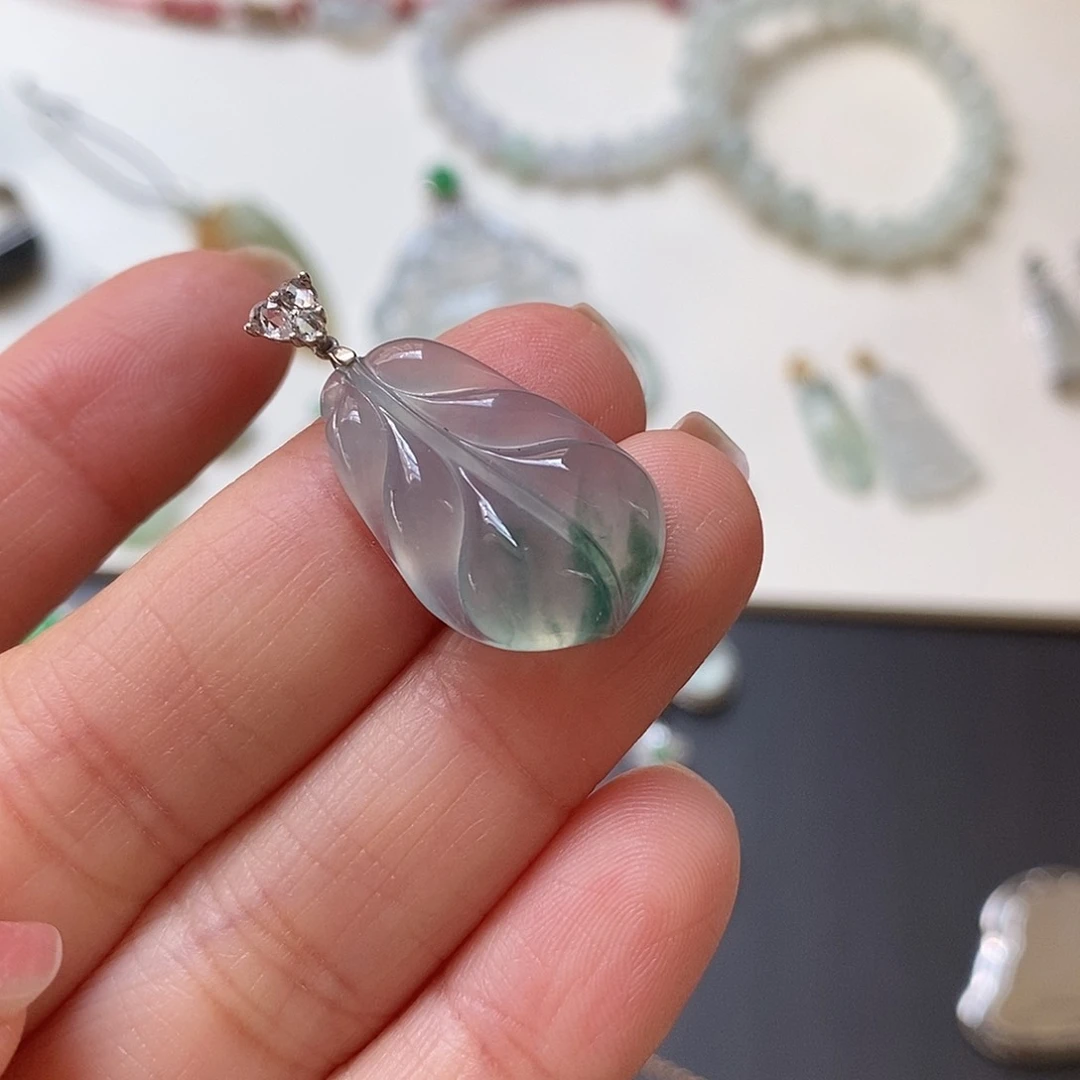 翡翠颈饰18K金镶嵌金枝玉叶