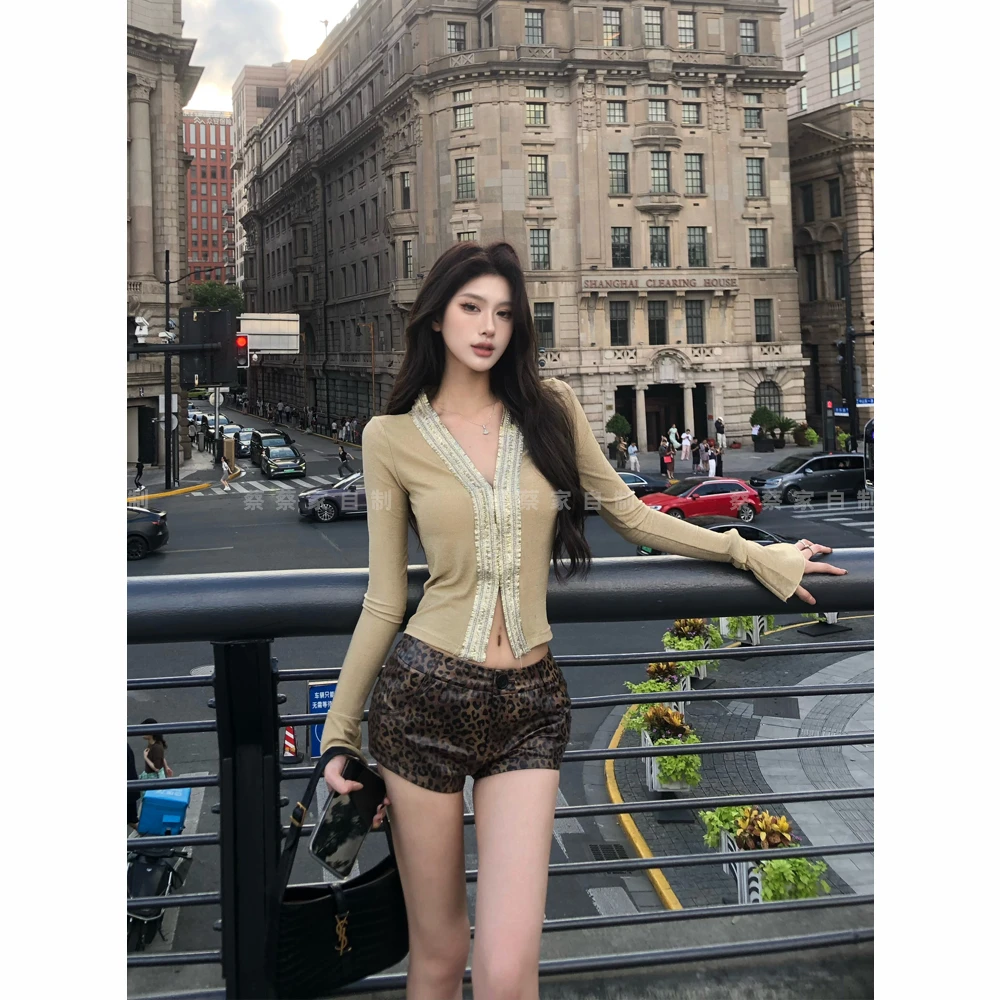 蔡蔡家「金贝壳」重工细闪洋气v领开衫早秋新款豹纹短裤套装66818#