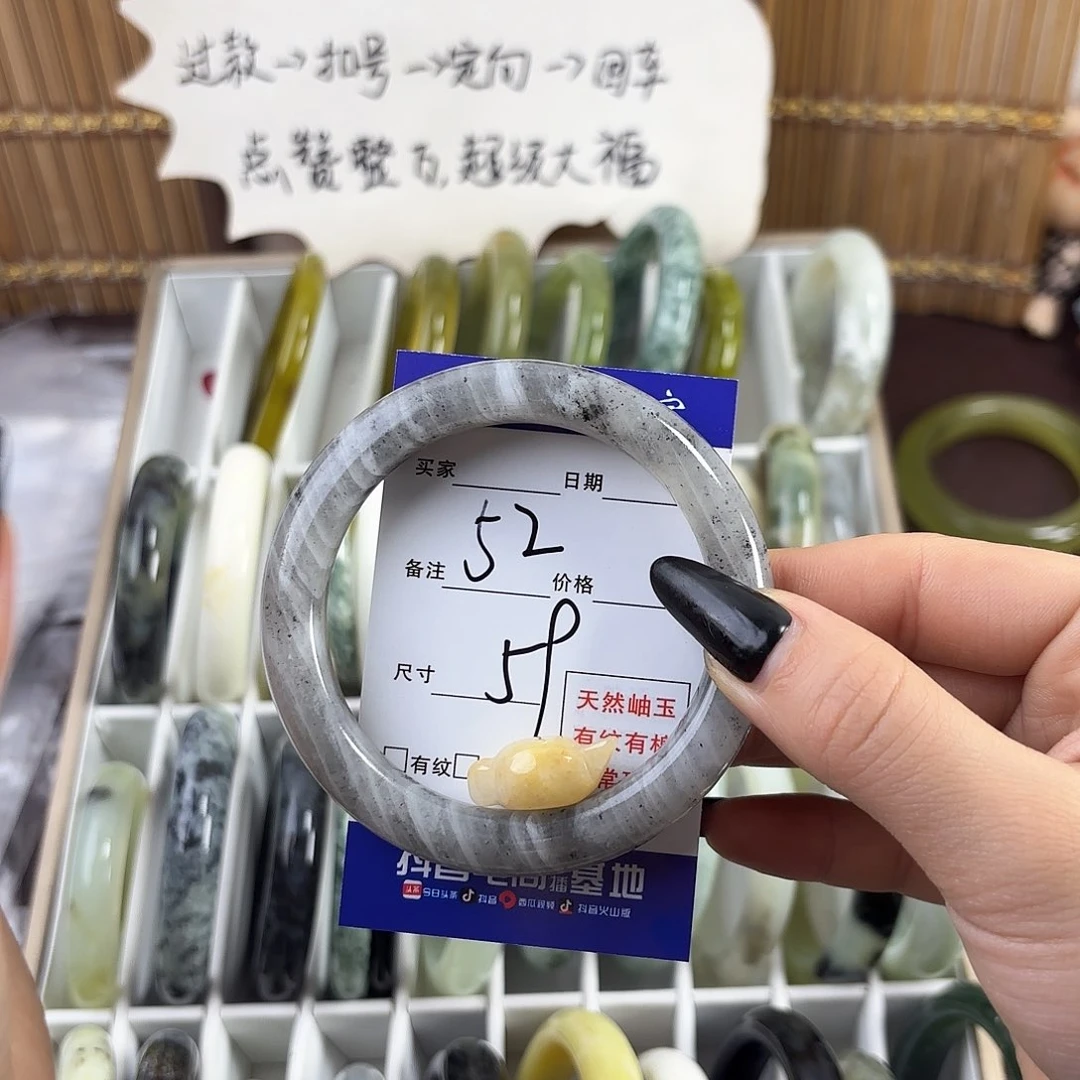 蛇纹石玉手镯未镶嵌?****茄