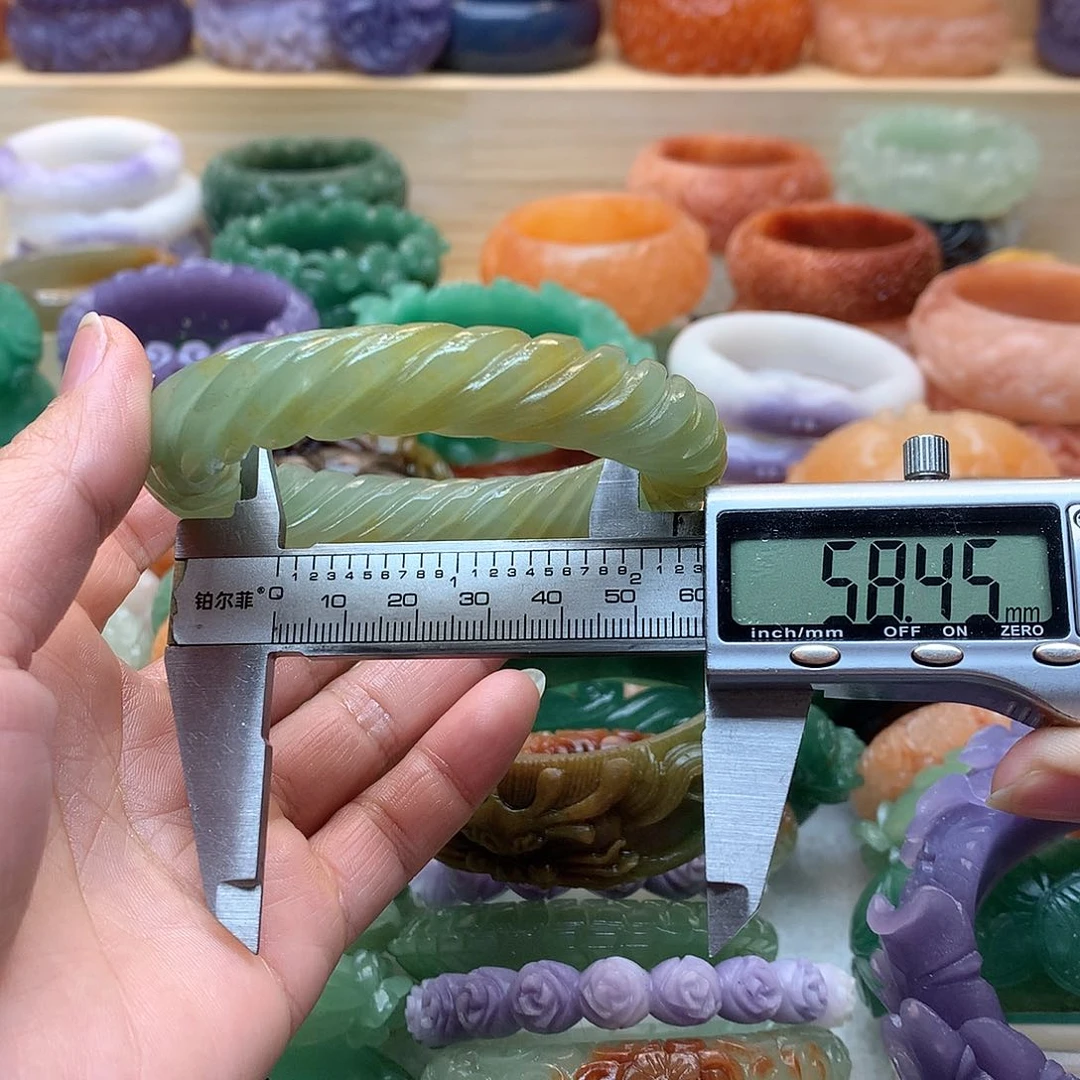 未镶嵌手镯石英质玉