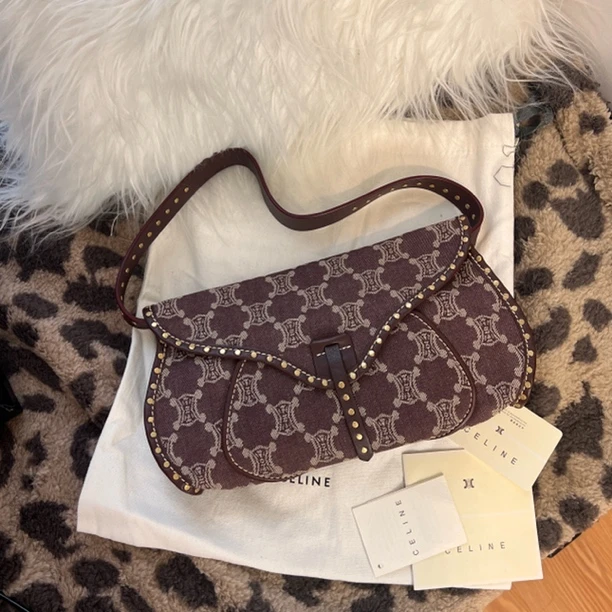 95新 Celine/思琳 红棕色老花布面铆钉腋下法棍hobo元宝单肩包