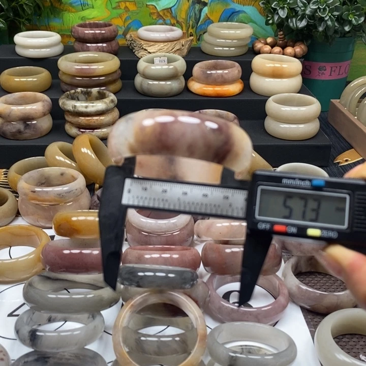 石英岩玉手镯未镶嵌
