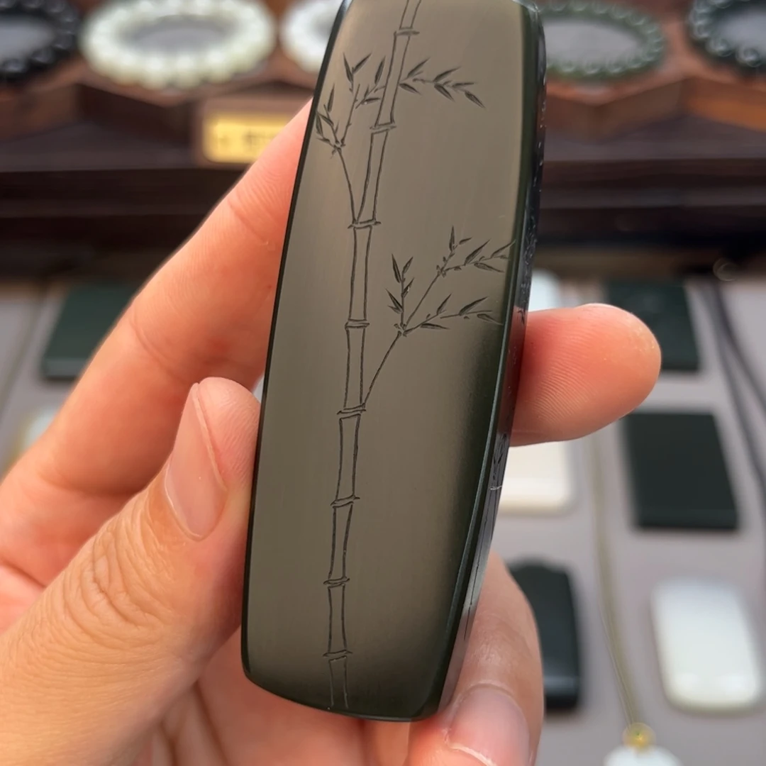 浪****和田玉未镶嵌颈饰