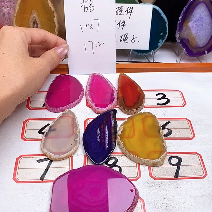 鹊***缘合金颈饰玛瑙/玉髓