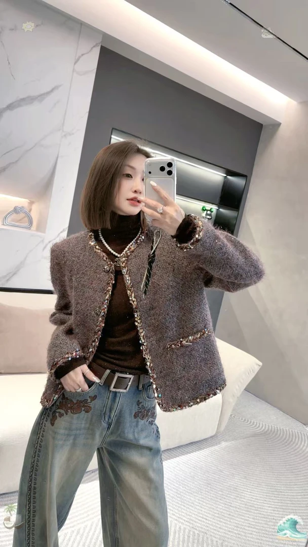 熙薇【密镶漫迹】2025冬季新款休闲重工小香羽绒外套H6751