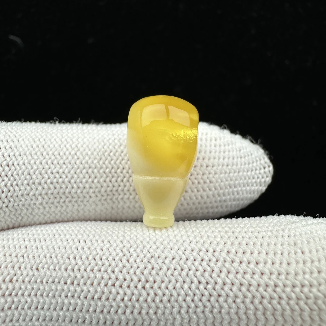 Y7054天然原矿蜜蜡 鸡油黄白花三通 10.2*18.6mm抖音基地质检发货