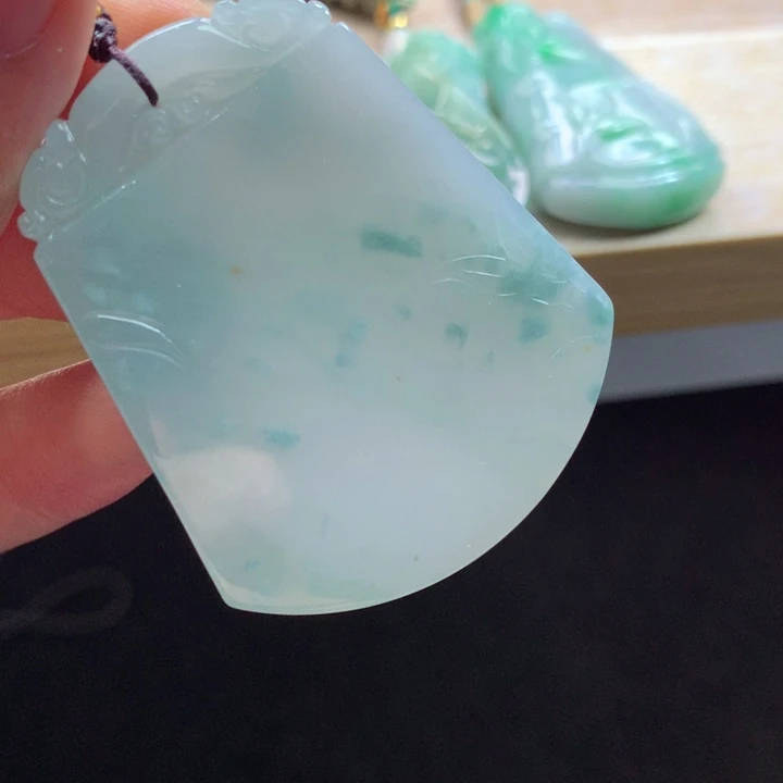 翡翠未镶嵌颈饰吊坠