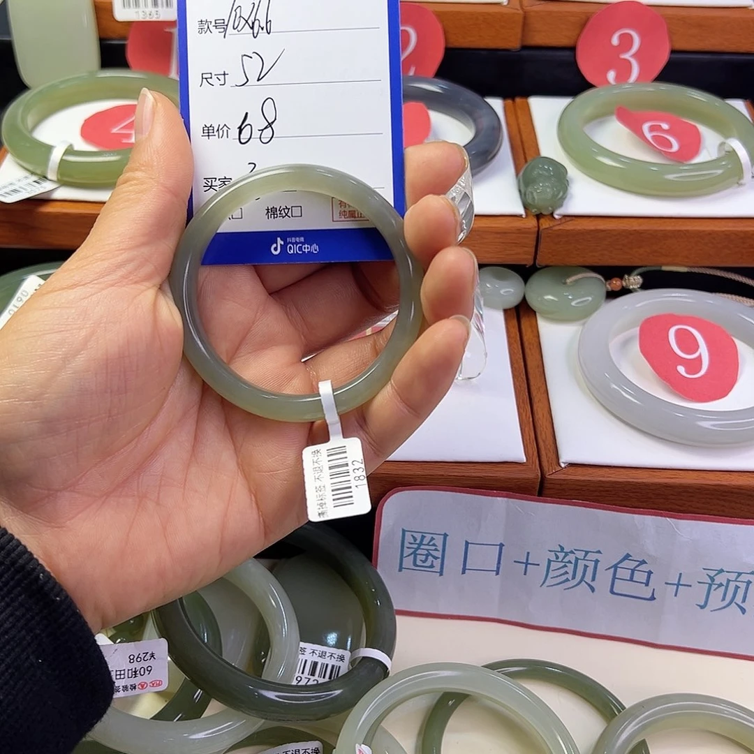 和田玉手镯未镶嵌百****?