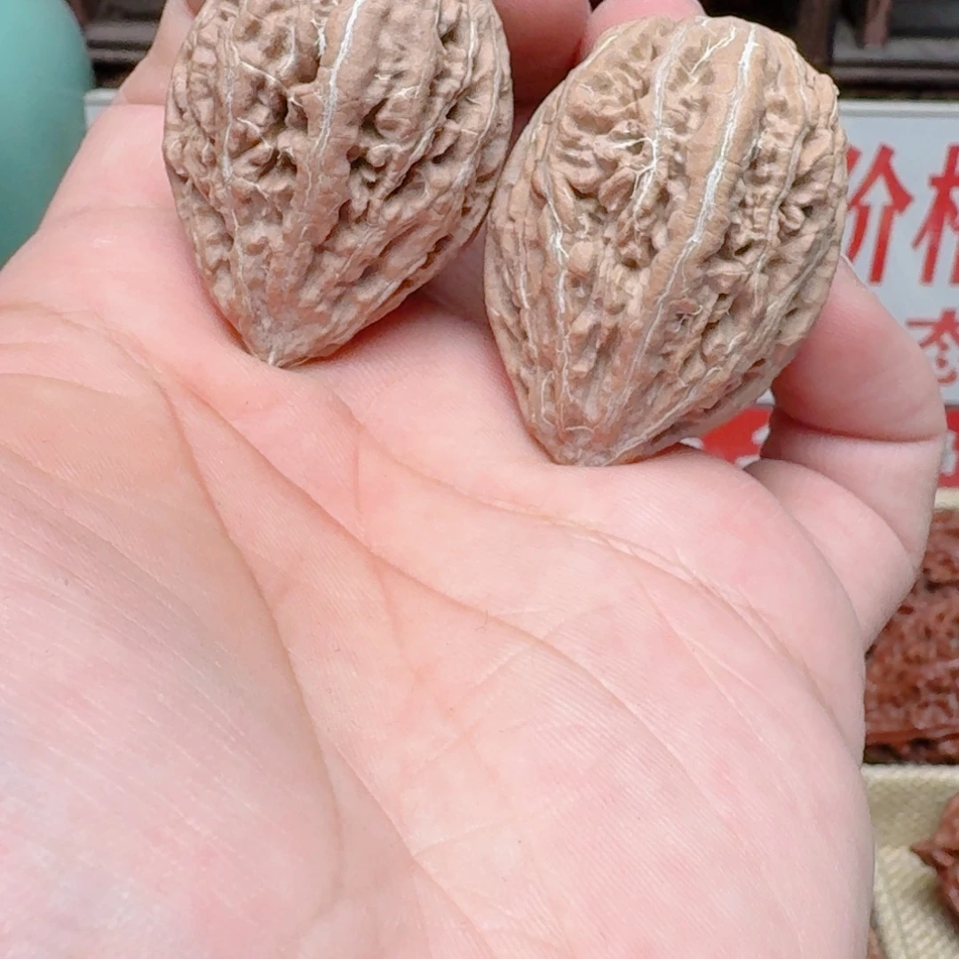 李***帅文玩核桃吊坠草莓