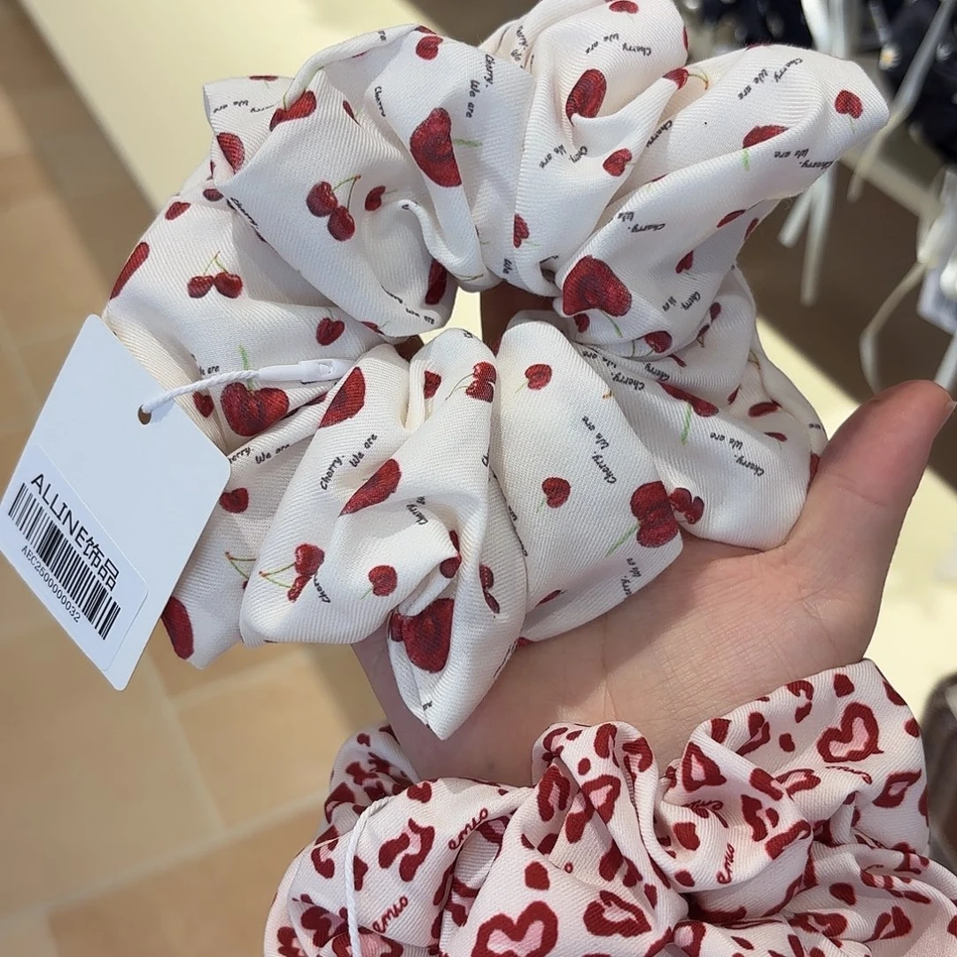 布艺铁合金樱桃肠圈