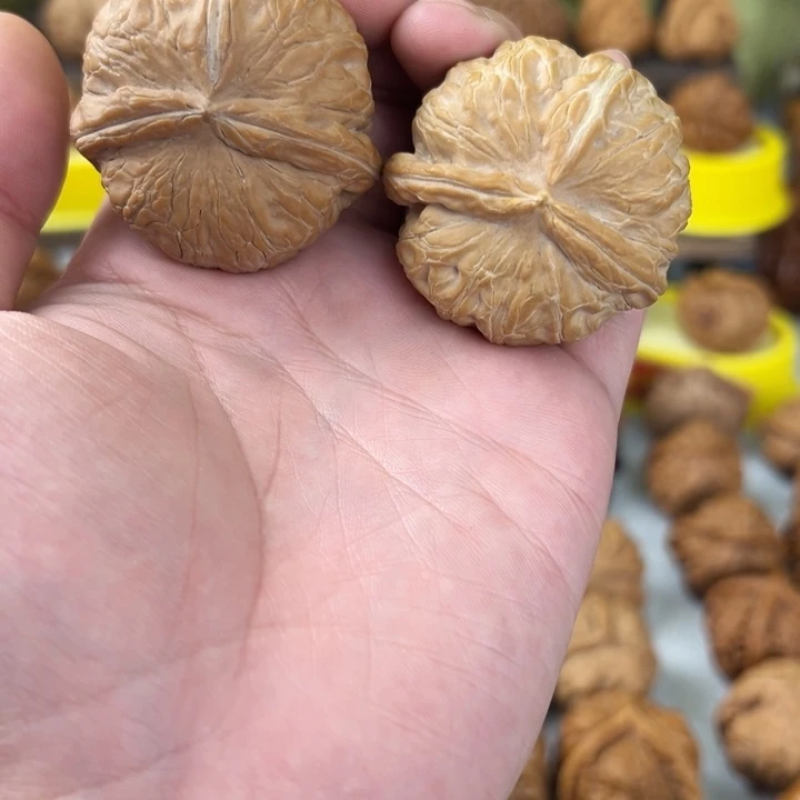 文玩核桃吊坠41尺全品无修元宝三棱 一只有黄尖 还有色差