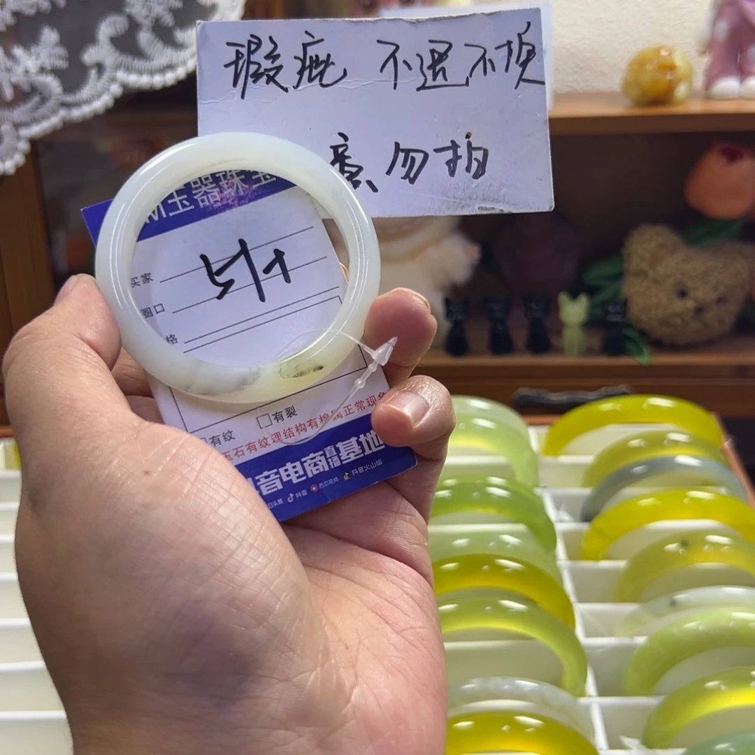 蛇纹石玉未镶嵌手镯250