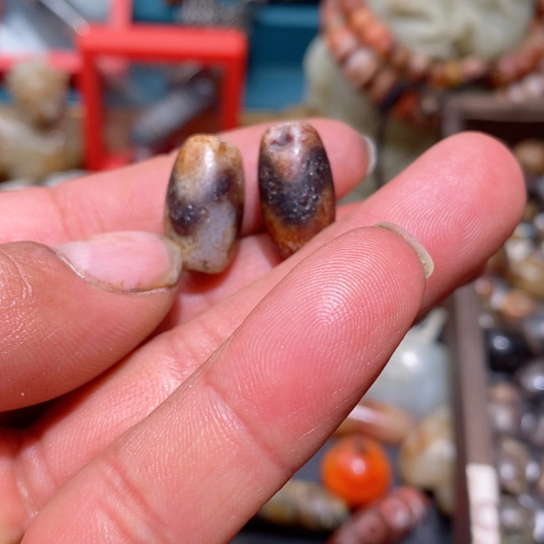 DIY琉璃珠子的颜色是蓝色和