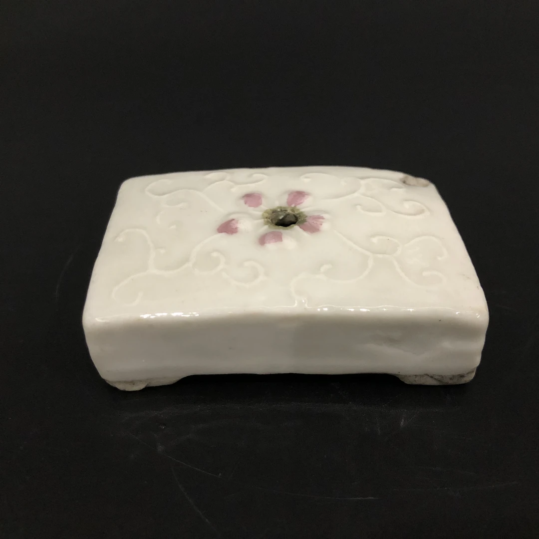 25100816 清晚期堆雕花卉纹文房砚滴 L6.5cm*4.5cm