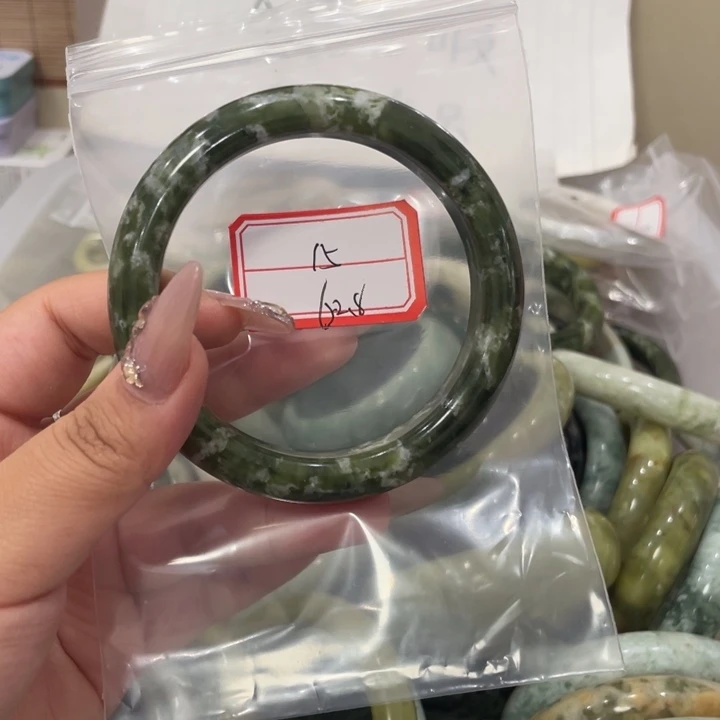 未镶嵌蛇纹石玉手镯