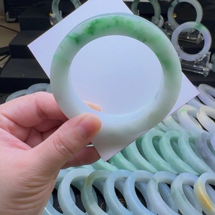 未镶嵌翡翠手镯定制翡翠