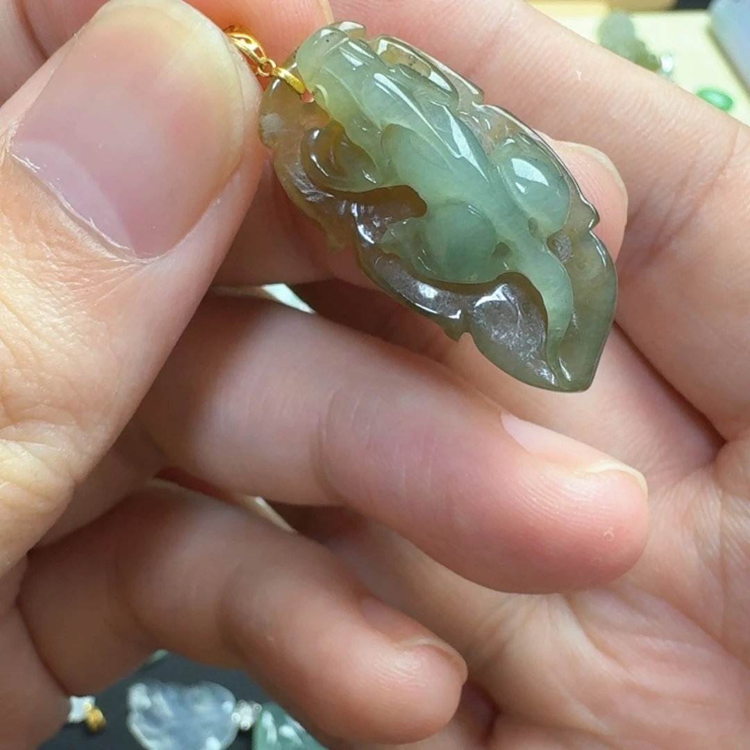 翡翠18K金镶嵌颈饰地龙