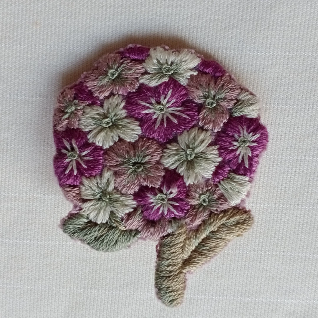 非金属布艺胸针 纯手工刺绣制作花草绣球胸针别针百搭时尚