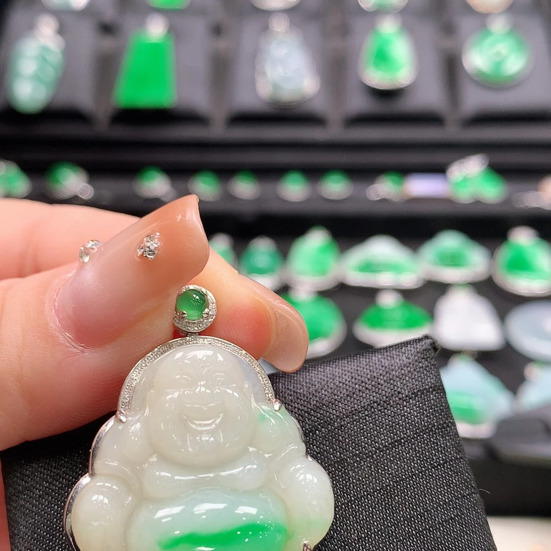 翡翠18K金镶嵌颈饰佛公