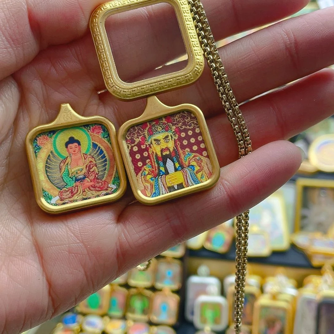 吊坠爱****儿唐卡等多种形式进行的艺术创作