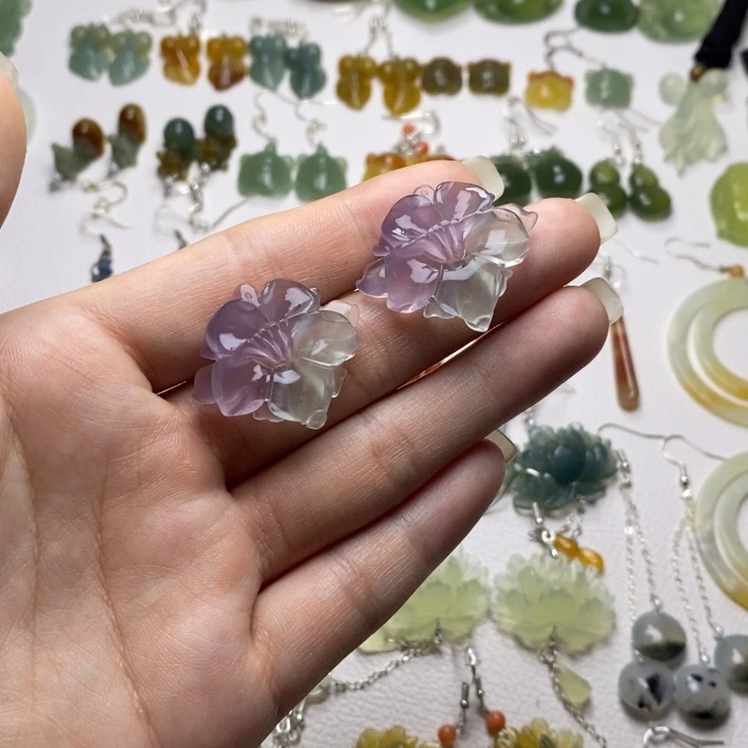 蛇纹石玉未镶嵌耳饰鹤*