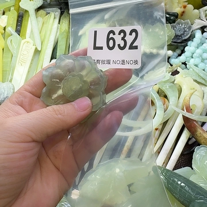 人***戏蛇纹石玉合金发饰