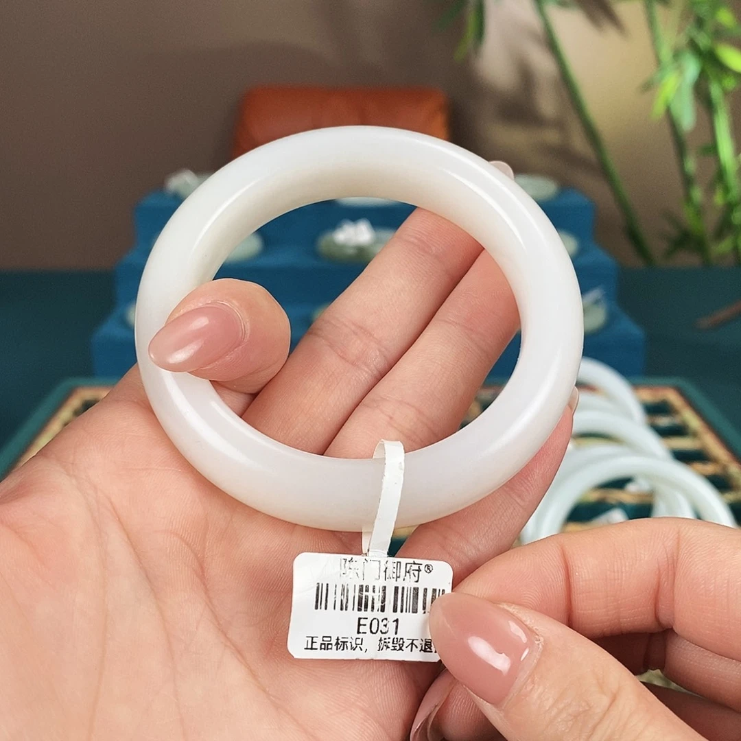 和田玉未镶嵌手镯E031