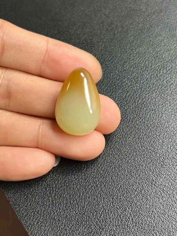 天然和田玉糖白大蛋面，颜色好，料子细腻有光泽，好美，所见即所得