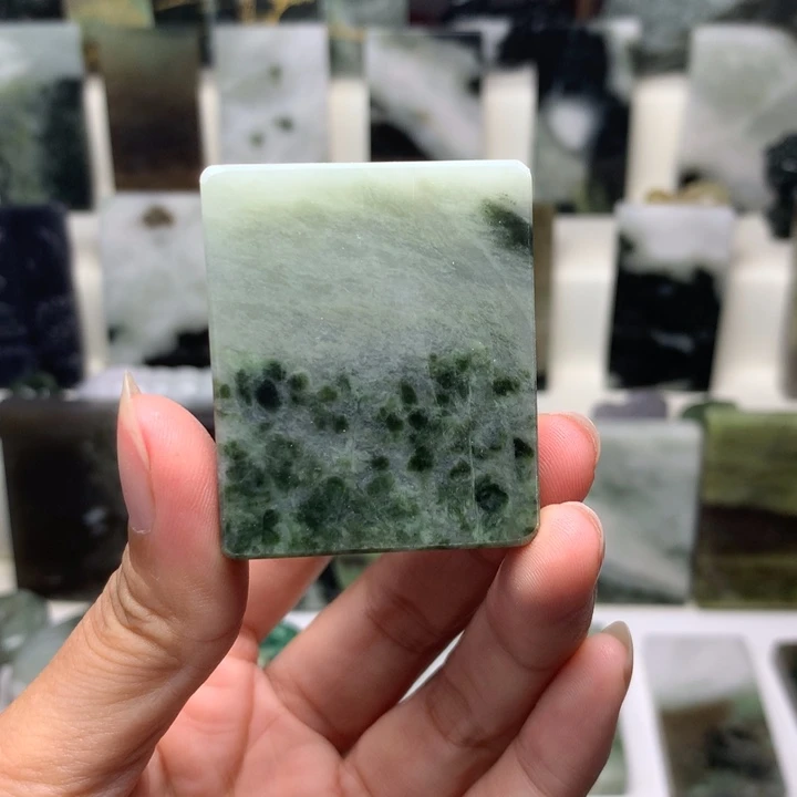 独山玉未镶嵌颈饰