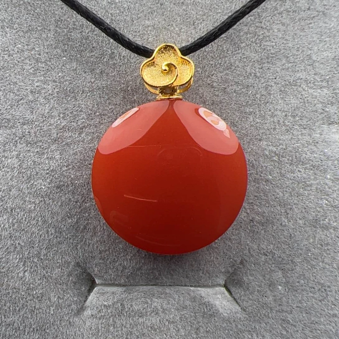 18K金镶嵌吊坠南红玛瑙