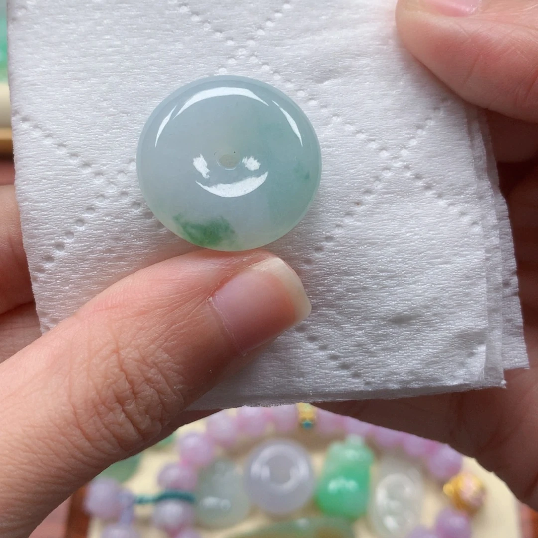 翡翠未镶嵌颈饰是