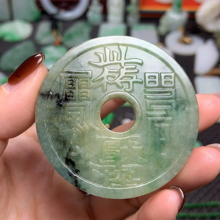 翡翠未镶嵌挂件清